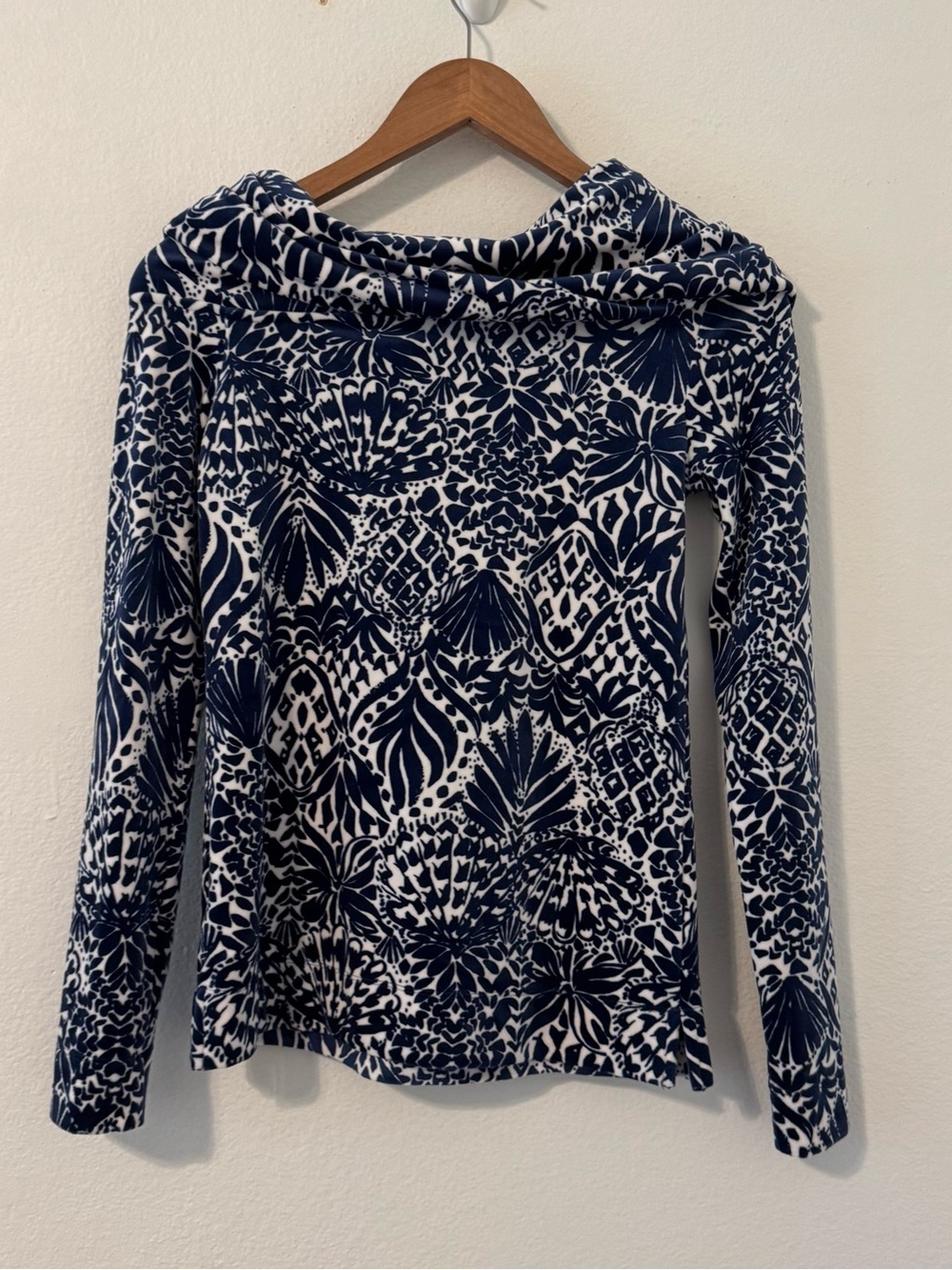Lilly Pulitzer Belinda Off Shoulder Cowl Neck Top By Land Or By Sea Velour XXS - Picture 2 of 10